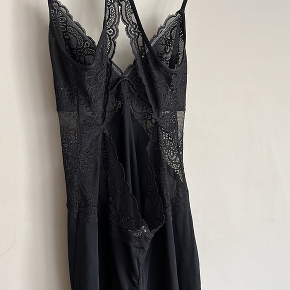 Black Lace Slip - Picture 6 of 7